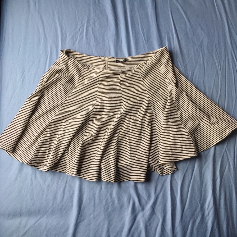 AMERICAN EAGLE Black & White Striped Skater Skirt